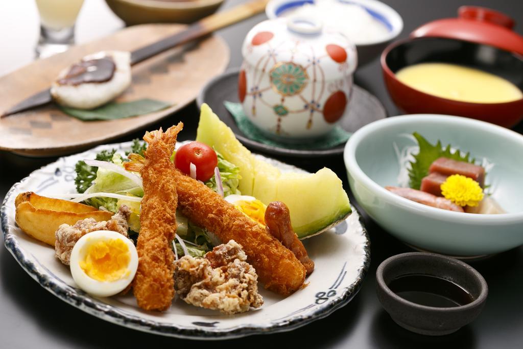 Okada Ryokan Warakutei Takajama Kültér fotó