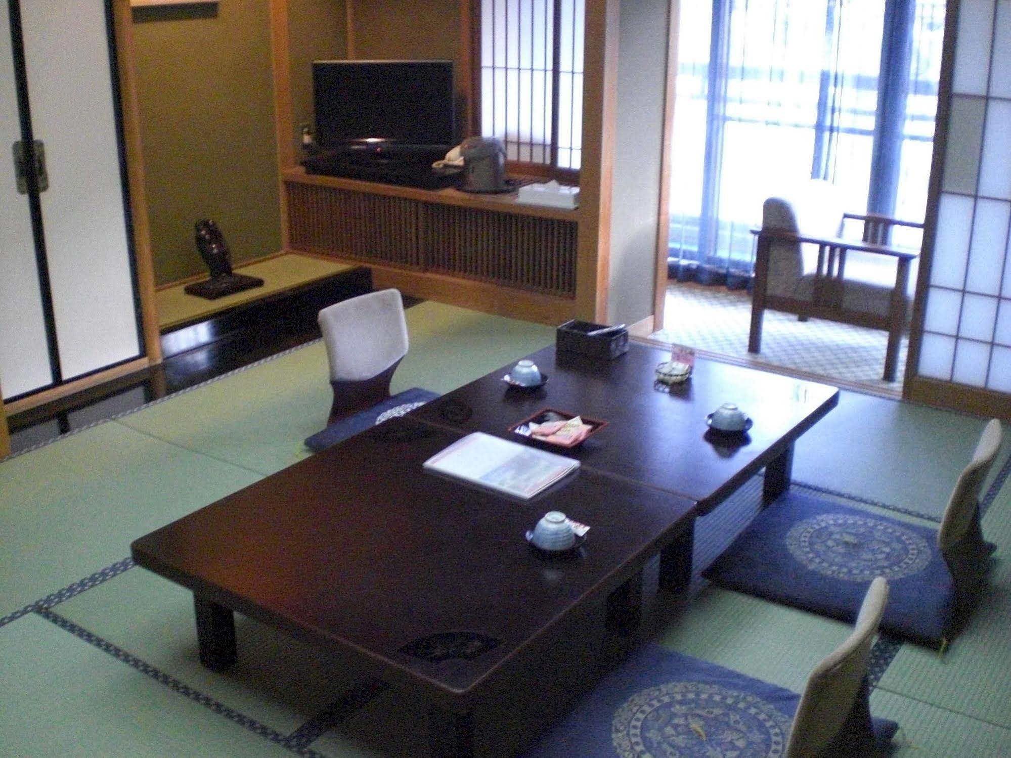 Okada Ryokan Warakutei Takajama Kültér fotó