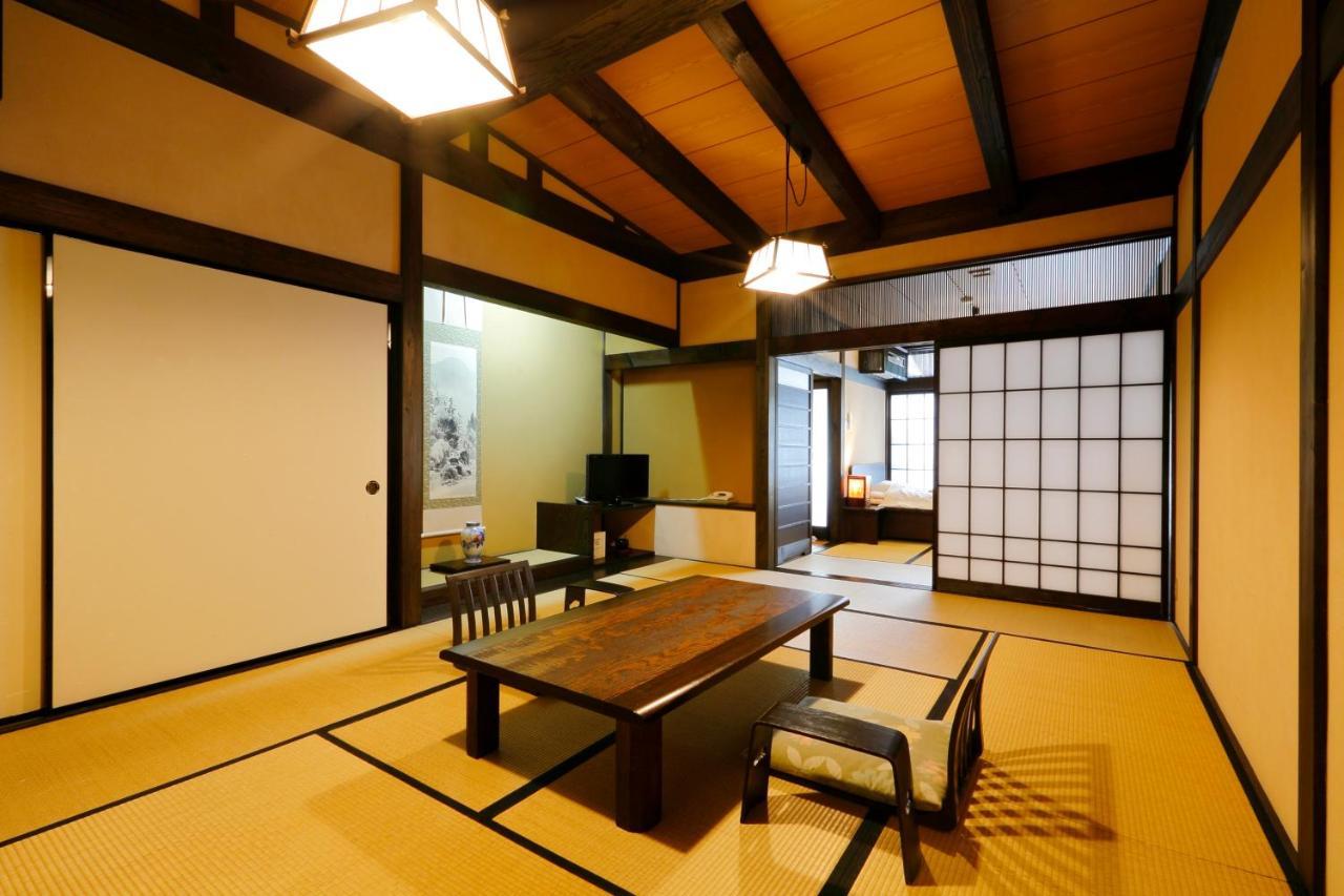 Okada Ryokan Warakutei Takajama Kültér fotó