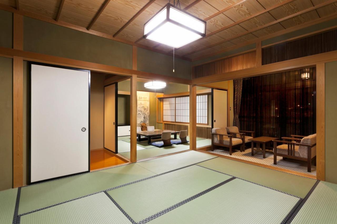 Okada Ryokan Warakutei Takajama Kültér fotó