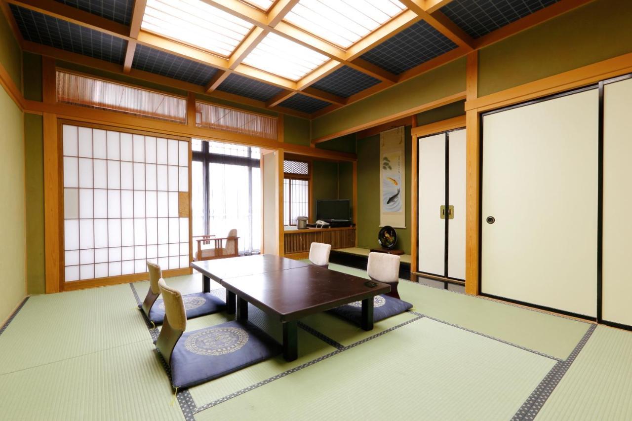 Okada Ryokan Warakutei Takajama Kültér fotó