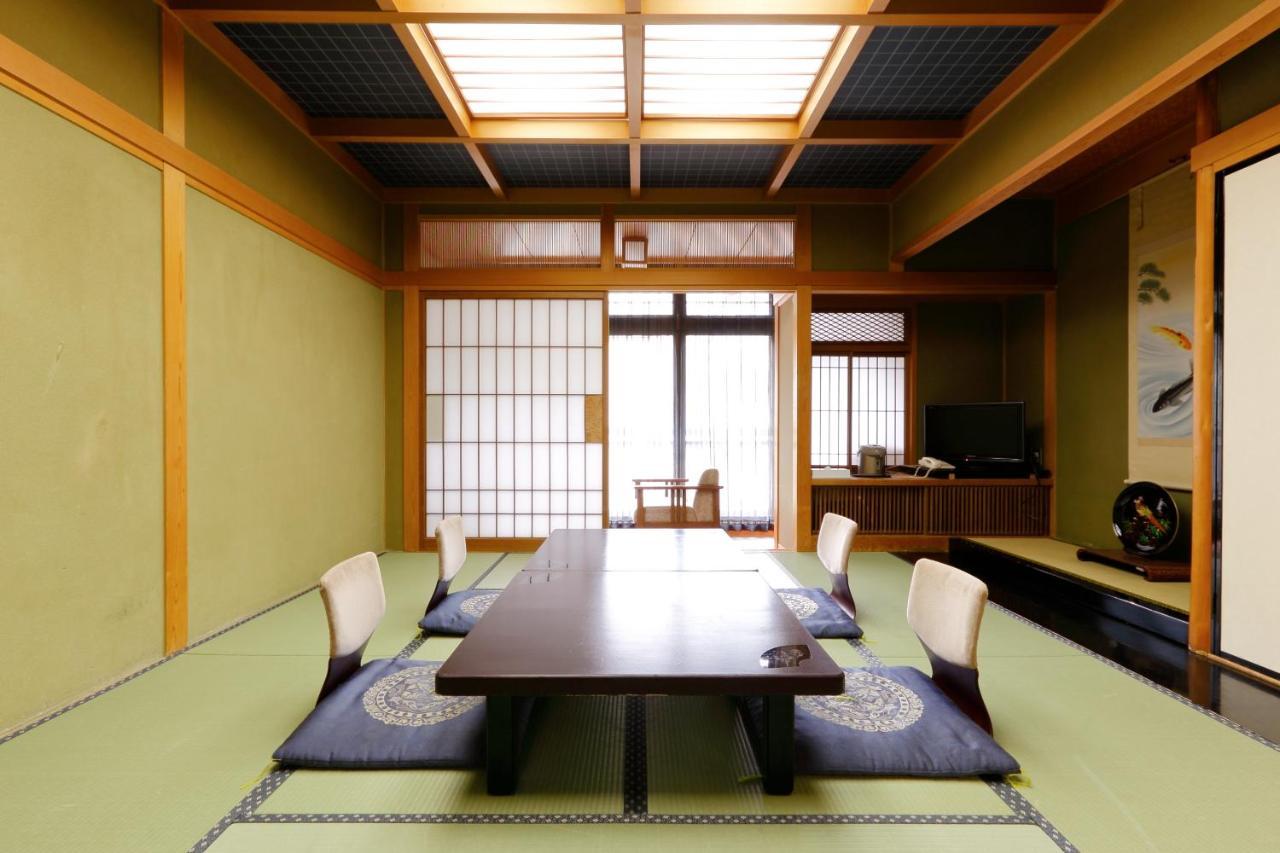Okada Ryokan Warakutei Takajama Kültér fotó